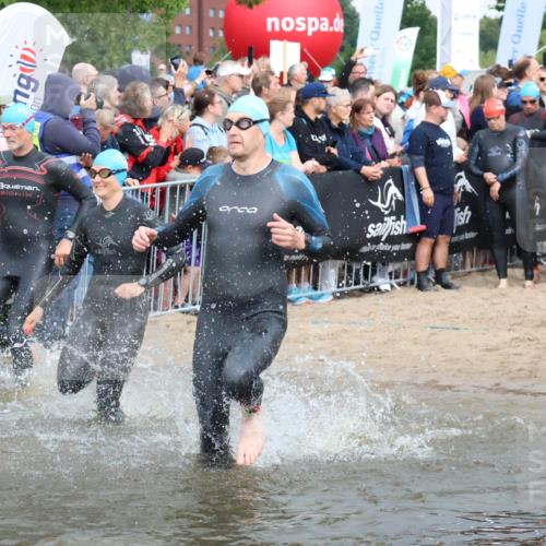 23.06.2024 - Viking Triathlon H.Heesch http://msf.ph/oto/6343391 23.06.2024 10:03:01 Schwimmen 48, 68, 86, 200, 212, 225, 237, 256, 266, 280, 328, 349, 412, 653 meine-sportfotos.de