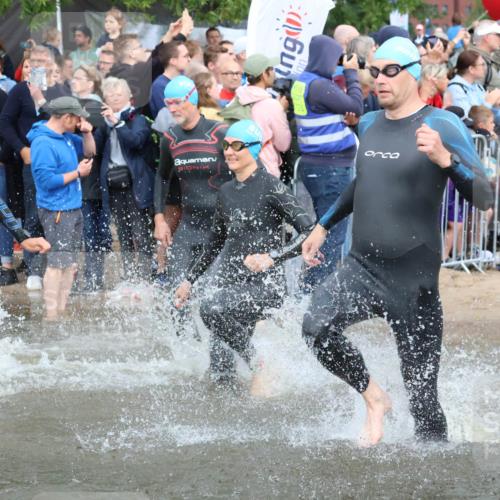 23.06.2024 - Viking Triathlon H.Heesch http://msf.ph/oto/6343395 23.06.2024 10:03:02 Schwimmen 48, 68, 69, 86, 200, 212, 225, 237, 256, 266, 280, 297, 328, 338, 349, 369, 412, 653 meine-sportfotos.de