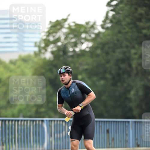 30.06.2024 - hella hamburg halbmarathon Dr. Thomas Lammeyer http://msf.ph/oto/6405558 30.06.2024 09:02:56 Kennedybrücke  meine-sportfotos.de