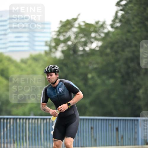 30.06.2024 - hella hamburg halbmarathon Dr. Thomas Lammeyer http://msf.ph/oto/6405570 30.06.2024 09:02:56 Kennedybrücke  meine-sportfotos.de