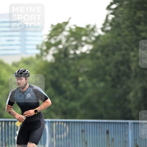 30.06.2024 - hella hamburg halbmarathon Dr. Thomas Lammeyer http://msf.ph/oto/6405581 30.06.2024 09:02:56 Kennedybrücke  meine-sportfotos.de