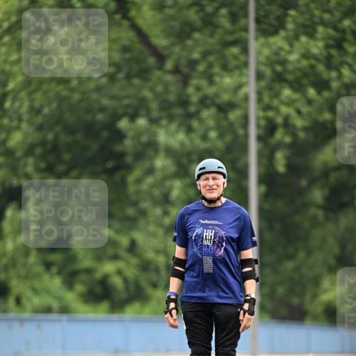 30.06.2024 - hella hamburg halbmarathon Dr. Thomas Lammeyer http://msf.ph/oto/6422234 30.06.2024 09:13:06 Kennedybrücke 20 meine-sportfotos.de