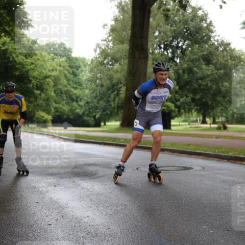 30.06.2024 - hella hamburg halbmarathon H.Heesch http://msf.ph/oto/6440353 30.06.2024 09:13:22 Zwischen KM18-KM19  meine-sportfotos.de