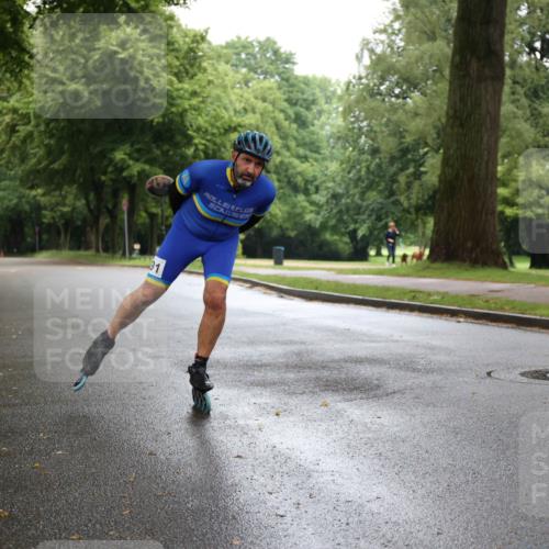 30.06.2024 - hella hamburg halbmarathon H.Heesch http://msf.ph/oto/6440912 30.06.2024 09:14:31 Zwischen KM18-KM19  meine-sportfotos.de