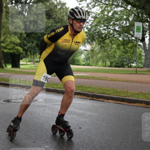 30.06.2024 - hella hamburg halbmarathon H.Heesch http://msf.ph/oto/6442459 30.06.2024 09:16:15 Zwischen KM18-KM19 180, 000, 415 meine-sportfotos.de