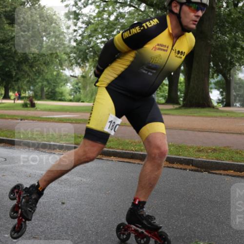 30.06.2024 - hella hamburg halbmarathon H.Heesch http://msf.ph/oto/6442504 30.06.2024 09:16:15 Zwischen KM18-KM19 180, 000 meine-sportfotos.de