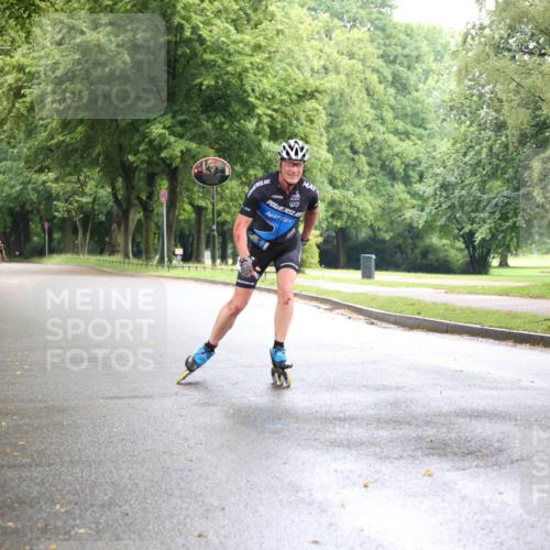 30.06.2024 - hella hamburg halbmarathon H.Heesch http://msf.ph/oto/6443553 30.06.2024 09:19:27 Zwischen KM18-KM19  meine-sportfotos.de