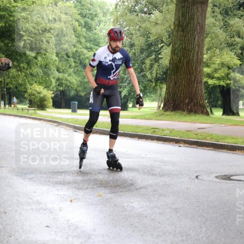 30.06.2024 - hella hamburg halbmarathon H.Heesch http://msf.ph/oto/6443728 30.06.2024 09:20:45 Zwischen KM18-KM19  meine-sportfotos.de