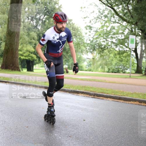 30.06.2024 - hella hamburg halbmarathon H.Heesch http://msf.ph/oto/6443740 30.06.2024 09:20:46 Zwischen KM18-KM19  meine-sportfotos.de