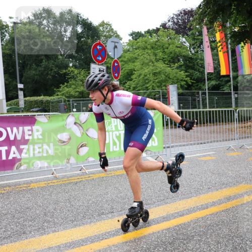 30.06.2024 - hella hamburg halbmarathon Strokosch-Dieckow http://msf.ph/oto/6563003 30.06.2024 09:12:28 Ziel 20304 meine-sportfotos.de