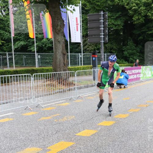 30.06.2024 - hella hamburg halbmarathon Strokosch-Dieckow http://msf.ph/oto/6570510 30.06.2024 09:21:08 Ziel 20030, 20089, 20233, 20297, 20386, 20391 meine-sportfotos.de