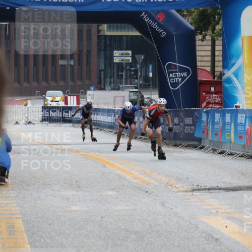 30.06.2024 - hella hamburg halbmarathon Lena Gebhardt http://msf.ph/oto/6609746 30.06.2024 09:12:02 Ziel  meine-sportfotos.de