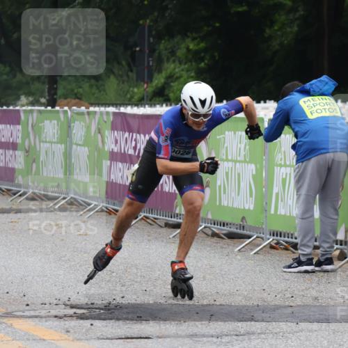 30.06.2024 - hella hamburg halbmarathon Lena Gebhardt http://msf.ph/oto/6609866 30.06.2024 09:12:08 Ziel 20026, 20316 meine-sportfotos.de