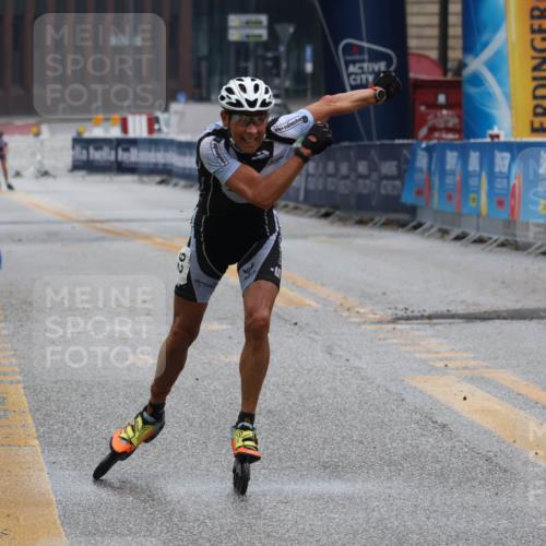 30.06.2024 - hella hamburg halbmarathon Lena Gebhardt http://msf.ph/oto/6609949 30.06.2024 09:12:12 Ziel 20026, 20092, 20316 meine-sportfotos.de