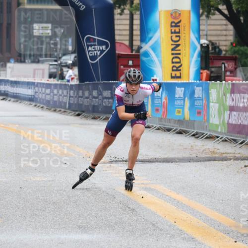 30.06.2024 - hella hamburg halbmarathon Lena Gebhardt http://msf.ph/oto/6610053 30.06.2024 09:12:29 Ziel  meine-sportfotos.de