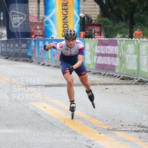 30.06.2024 - hella hamburg halbmarathon Lena Gebhardt http://msf.ph/oto/6610066 30.06.2024 09:12:30 Ziel  meine-sportfotos.de