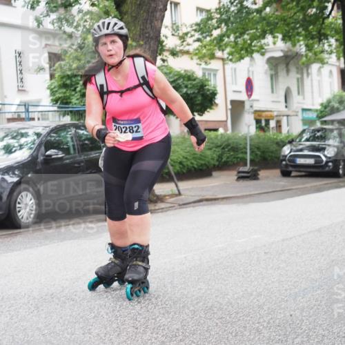 30.06.2024 - hella hamburg halbmarathon KatJ http://msf.ph/oto/6624826 30.06.2024 09:18:14 Laufen KM 15 5, 20282 meine-sportfotos.de