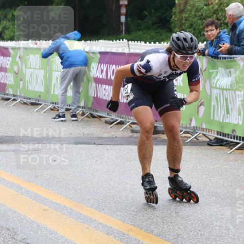 30.06.2024 - hella hamburg halbmarathon Lena Gebhardt http://msf.ph/oto/6636768 30.06.2024 09:13:15 Ziel 20223, 20318, 20355, 20375 meine-sportfotos.de
