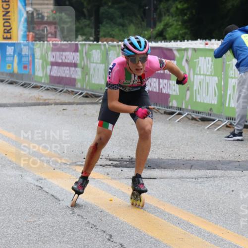 30.06.2024 - hella hamburg halbmarathon Lena Gebhardt http://msf.ph/oto/6637030 30.06.2024 09:14:30 Ziel 20354 meine-sportfotos.de