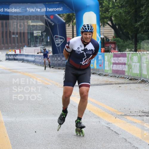 30.06.2024 - hella hamburg halbmarathon Lena Gebhardt http://msf.ph/oto/6637639 30.06.2024 09:15:58 Ziel 20078, 20112, 20161, 20164, 20267, 20305, 20351, 20370, 20380, 20383, 20394, 20409, 20431, 20456 meine-sportfotos.de
