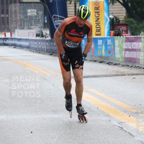 30.06.2024 - hella hamburg halbmarathon Lena Gebhardt http://msf.ph/oto/6638137 30.06.2024 09:18:16 Ziel 20011, 20388, 20442 meine-sportfotos.de