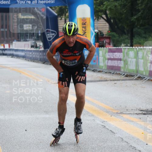 30.06.2024 - hella hamburg halbmarathon Lena Gebhardt http://msf.ph/oto/6638156 30.06.2024 09:18:16 Ziel 20011, 20388, 20442 meine-sportfotos.de