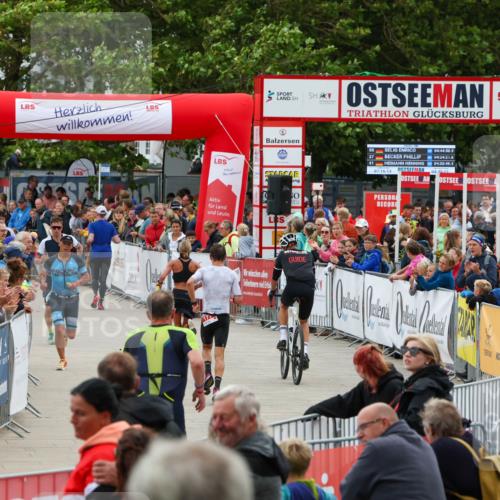 04.08.2024 - OstseeMan Michael Strokosch http://msf.ph/oto/6697936 04.08.2024 14:00:02 Laufen 66, 575, 588, 627, 739, 904, 906, 945, 952, 1106, 1133, 1173, 1194, 1198, 1199, 1278, 1283, 1289 meine-sportfotos.de