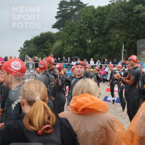 04.08.2024 - OstseeMan H.Heesch http://msf.ph/oto/6710656 04.08.2024 06:40:21 Bevor dem Schwimmen  meine-sportfotos.de