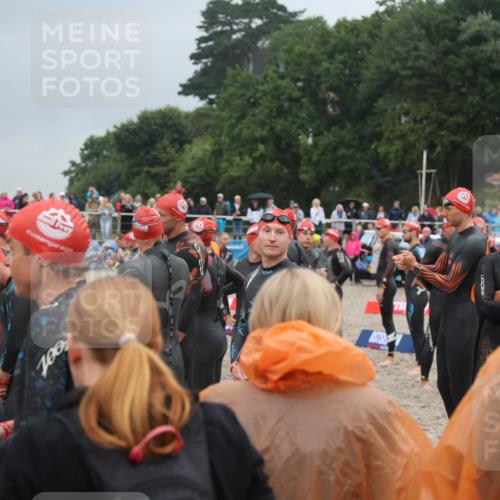 04.08.2024 - OstseeMan H.Heesch http://msf.ph/oto/6710657 04.08.2024 06:40:21 Bevor dem Schwimmen  meine-sportfotos.de