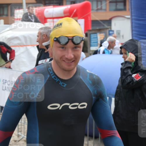 04.08.2024 - OstseeMan H.Heesch http://msf.ph/oto/6710674 04.08.2024 06:48:49 Bevor dem Schwimmen  meine-sportfotos.de