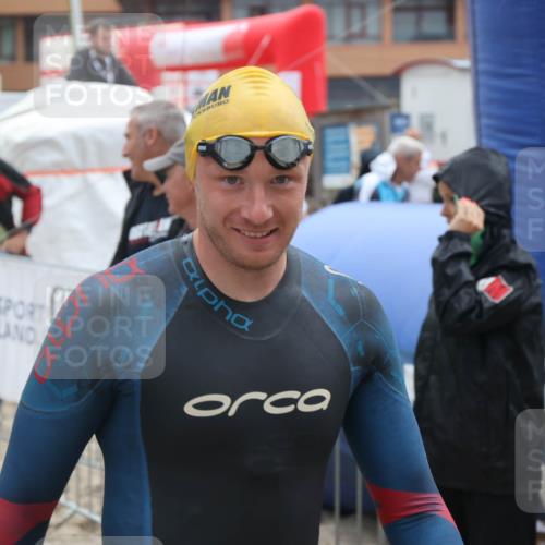 04.08.2024 - OstseeMan H.Heesch http://msf.ph/oto/6710675 04.08.2024 06:48:49 Bevor dem Schwimmen  meine-sportfotos.de