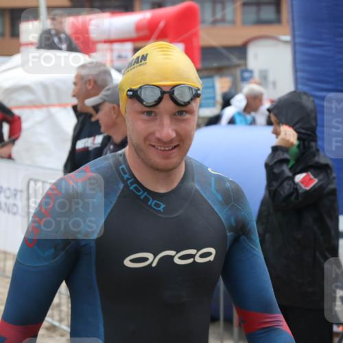 04.08.2024 - OstseeMan H.Heesch http://msf.ph/oto/6710676 04.08.2024 06:48:49 Bevor dem Schwimmen  meine-sportfotos.de