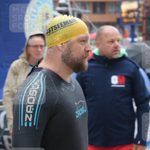 04.08.2024 - OstseeMan H.Heesch http://msf.ph/oto/6710678 04.08.2024 06:48:52 Bevor dem Schwimmen  meine-sportfotos.de