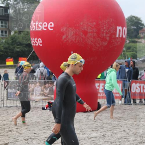 04.08.2024 - OstseeMan H.Heesch http://msf.ph/oto/6710680 04.08.2024 06:49:23 Bevor dem Schwimmen  meine-sportfotos.de