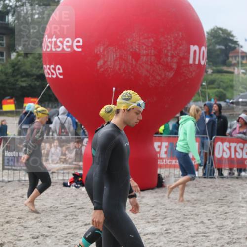 04.08.2024 - OstseeMan H.Heesch http://msf.ph/oto/6710683 04.08.2024 06:49:23 Bevor dem Schwimmen  meine-sportfotos.de