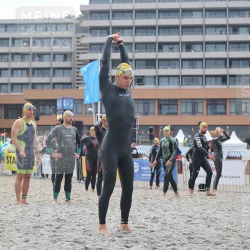 04.08.2024 - OstseeMan H.Heesch http://msf.ph/oto/6710704 04.08.2024 06:49:58 Bevor dem Schwimmen  meine-sportfotos.de