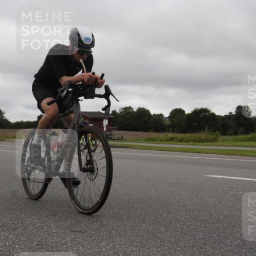 04.08.2024 - OstseeMan Fuchs,  Jonas http://msf.ph/oto/6742122 04.08.2024 12:19:14 Radfahren 284, 378, 465, 552, 574, 651, 749, 786, 953, 1137, 1180 meine-sportfotos.de