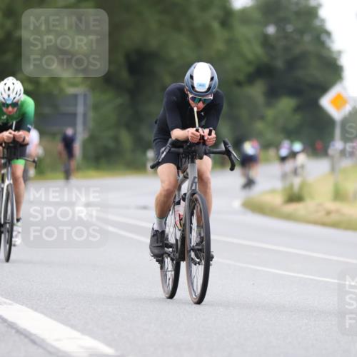 04.08.2024 - OstseeMan Fuchs,  Jonas http://msf.ph/oto/6748584 04.08.2024 12:19:13 Radfahren 284, 378, 465, 552, 574, 651, 749, 786, 953, 1137, 1180 meine-sportfotos.de