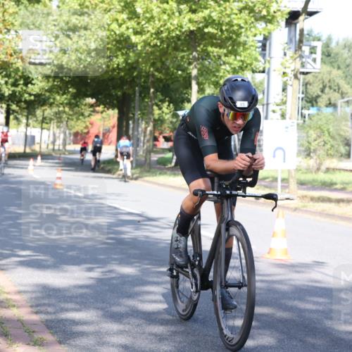 11.08.2024 - GEWOBA Citytriathlon Bremen H.Heesch http://msf.ph/oto/6767697 11.08.2024 10:18:53 Radfahren 1, 8, 82, 85 meine-sportfotos.de