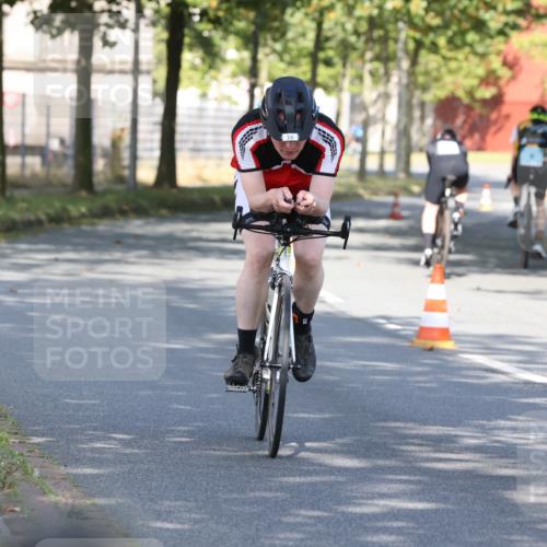 11.08.2024 - GEWOBA Citytriathlon Bremen H.Heesch http://msf.ph/oto/6767730 11.08.2024 10:20:29 Radfahren 16 meine-sportfotos.de
