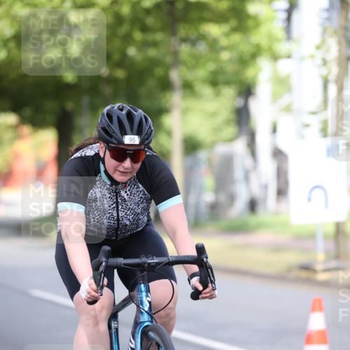 11.08.2024 - GEWOBA Citytriathlon Bremen H.Heesch http://msf.ph/oto/6767772 11.08.2024 10:38:25 Radfahren 3, 4, 11, 29, 43, 52, 58, 95 meine-sportfotos.de
