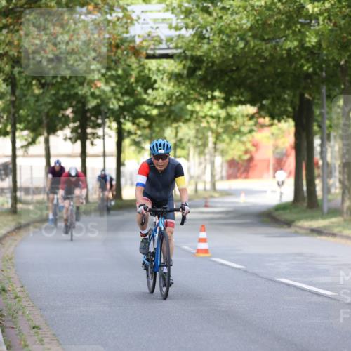 11.08.2024 - GEWOBA Citytriathlon Bremen H.Heesch http://msf.ph/oto/6767779 11.08.2024 10:38:28 Radfahren 3, 4, 11, 29, 43, 58, 95 meine-sportfotos.de