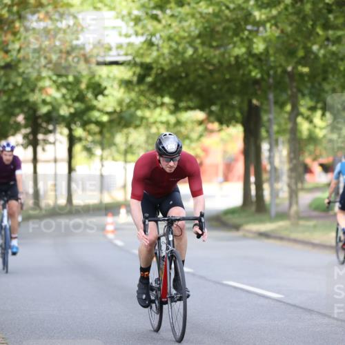 11.08.2024 - GEWOBA Citytriathlon Bremen H.Heesch http://msf.ph/oto/6767805 11.08.2024 10:38:31 Radfahren 4, 11, 29, 43, 58, 95 meine-sportfotos.de