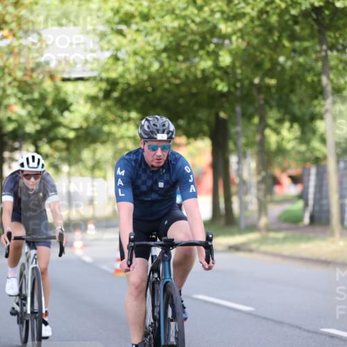 11.08.2024 - GEWOBA Citytriathlon Bremen H.Heesch http://msf.ph/oto/6767840 11.08.2024 10:38:34 Radfahren 4, 11, 29, 43, 58, 95 meine-sportfotos.de