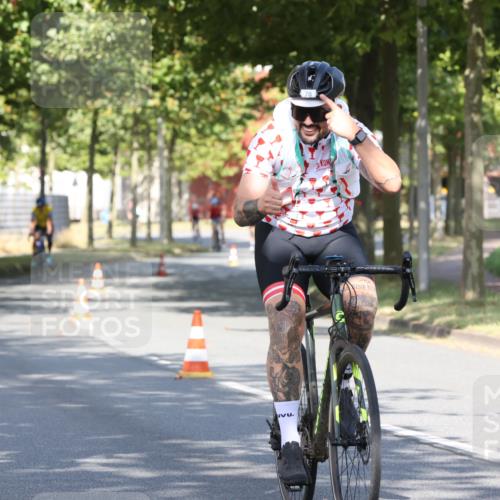 11.08.2024 - GEWOBA Citytriathlon Bremen H.Heesch http://msf.ph/oto/6767890 11.08.2024 10:21:30 Radfahren 27, 31, 77, 78, 99, 110 meine-sportfotos.de