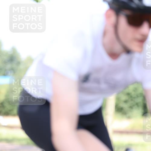 11.08.2024 - GEWOBA Citytriathlon Bremen H.Heesch http://msf.ph/oto/6767958 11.08.2024 10:39:12 Radfahren 20, 91, 92 meine-sportfotos.de