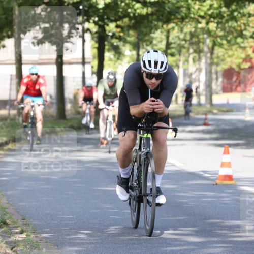 11.08.2024 - GEWOBA Citytriathlon Bremen H.Heesch http://msf.ph/oto/6767961 11.08.2024 10:21:39 Radfahren 27, 29, 42, 69, 77, 78, 106, 110 meine-sportfotos.de