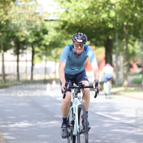 11.08.2024 - GEWOBA Citytriathlon Bremen H.Heesch http://msf.ph/oto/6767966 11.08.2024 10:39:24 Radfahren 78, 92 meine-sportfotos.de