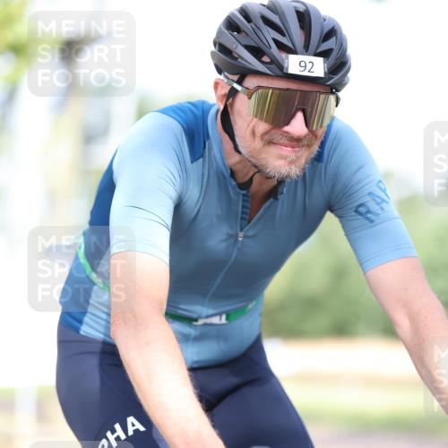 11.08.2024 - GEWOBA Citytriathlon Bremen H.Heesch http://msf.ph/oto/6767989 11.08.2024 10:39:24 Radfahren 78, 92 meine-sportfotos.de