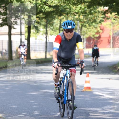 11.08.2024 - GEWOBA Citytriathlon Bremen H.Heesch http://msf.ph/oto/6768054 11.08.2024 10:21:47 Radfahren 27, 29, 42, 69, 77, 98, 106, 109, 110 meine-sportfotos.de
